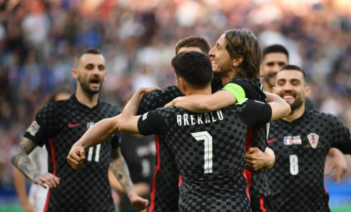 IM电竞-荷兰大胜克罗地亚，晋级欧洲杯四强(欧洲杯足球前瞻分析预测荷兰vs乌克兰)